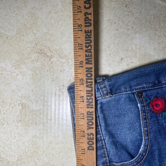 Gap Womens Embroidered Denim Shorts Size 2 With Floral Design & Frayed Hem - Picture 6 of 8